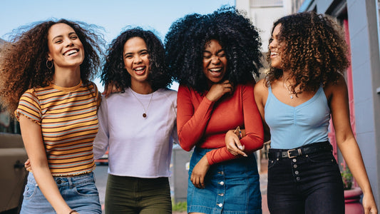 Tout savoir sur les cheveux texturés : comprendre et bien les entretenir
