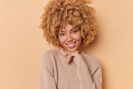 5 conseils pour favoriser le volume de vos cheveux texturés